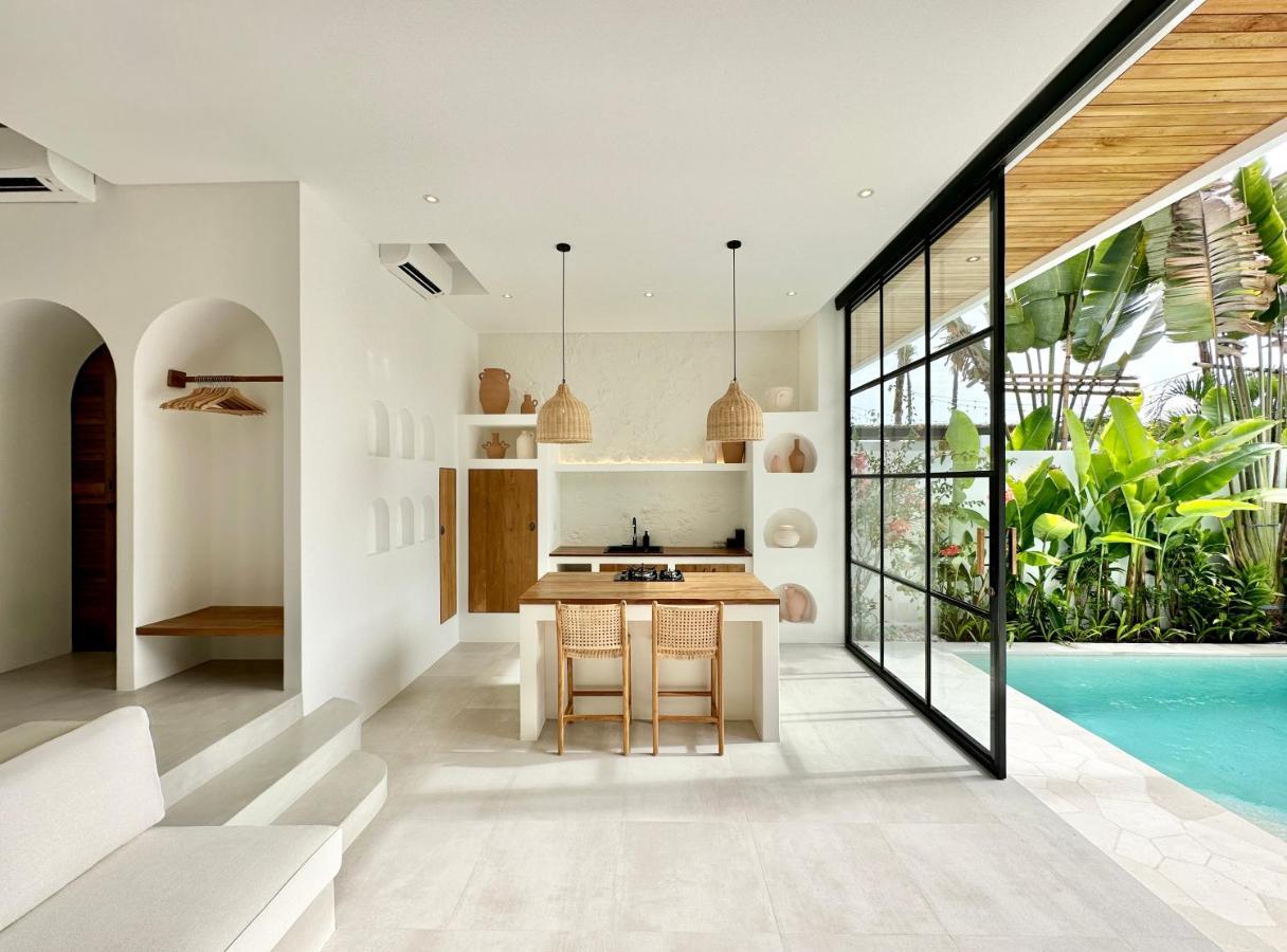 The Suites By The Young Villas Uluwatu Exterior foto
