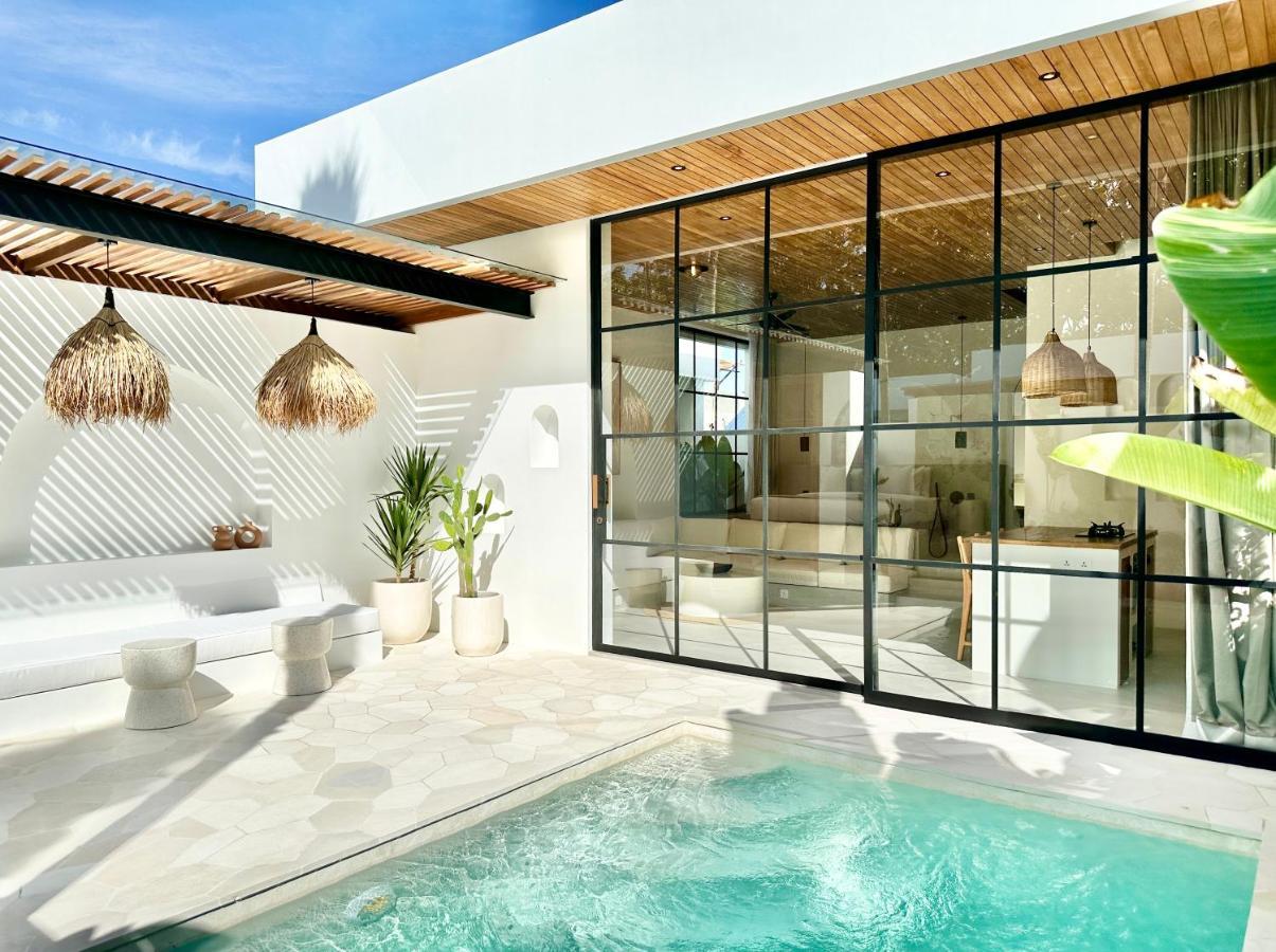The Suites By The Young Villas Uluwatu Exterior foto