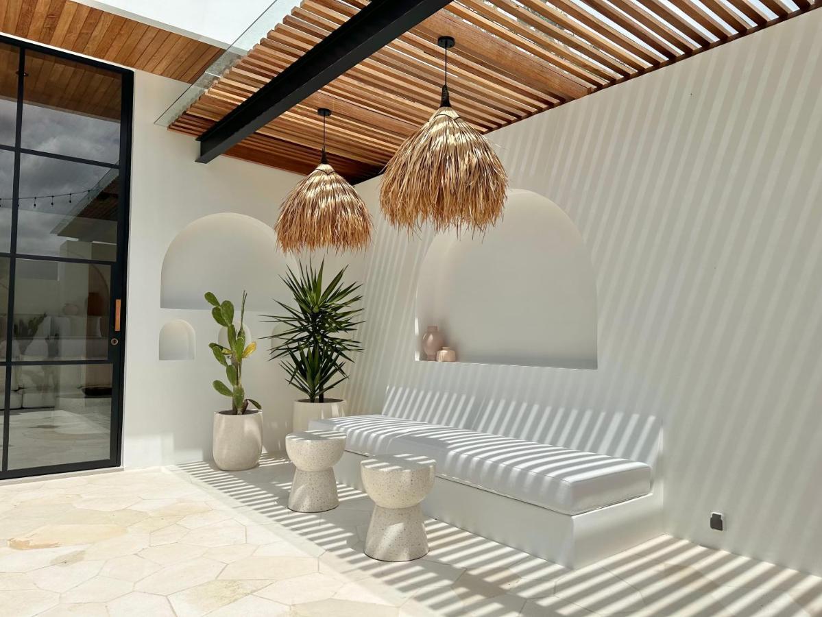 The Suites By The Young Villas Uluwatu Exterior foto