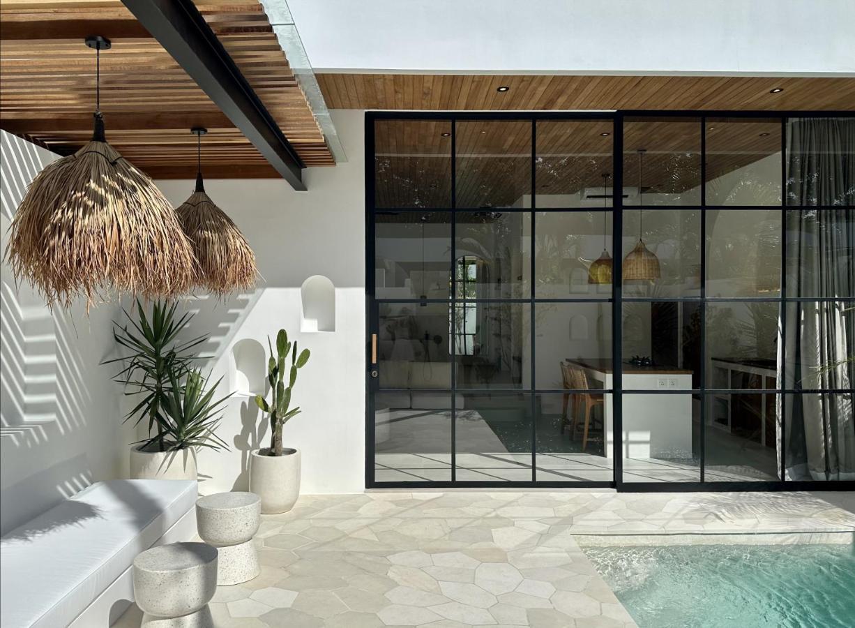 The Suites By The Young Villas Uluwatu Exterior foto