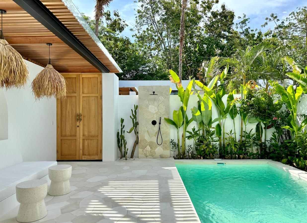 The Suites By The Young Villas Uluwatu Exterior foto