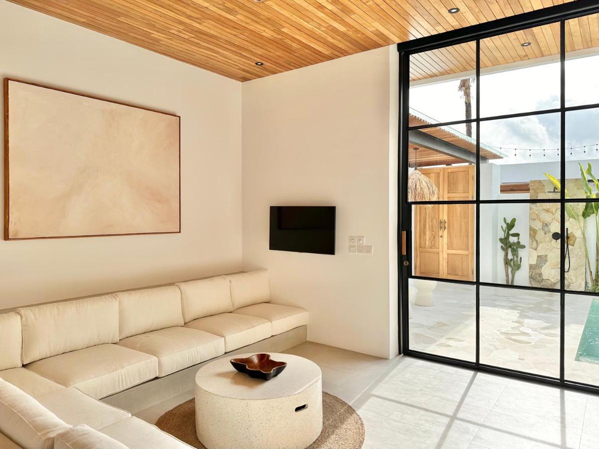 The Suites By The Young Villas Uluwatu Exterior foto