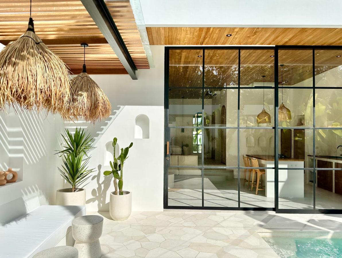 The Suites By The Young Villas Uluwatu Exterior foto
