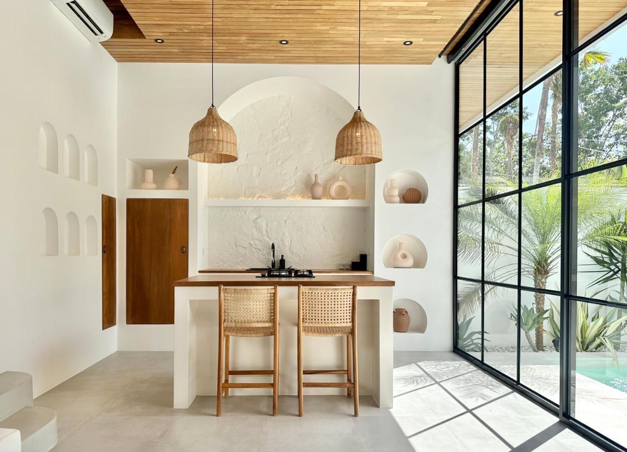 The Suites By The Young Villas Uluwatu Exterior foto