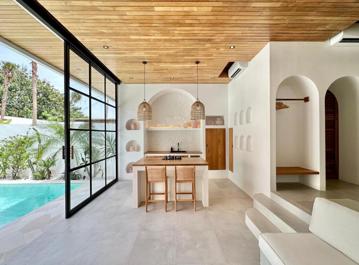The Suites By The Young Villas Uluwatu Exterior foto