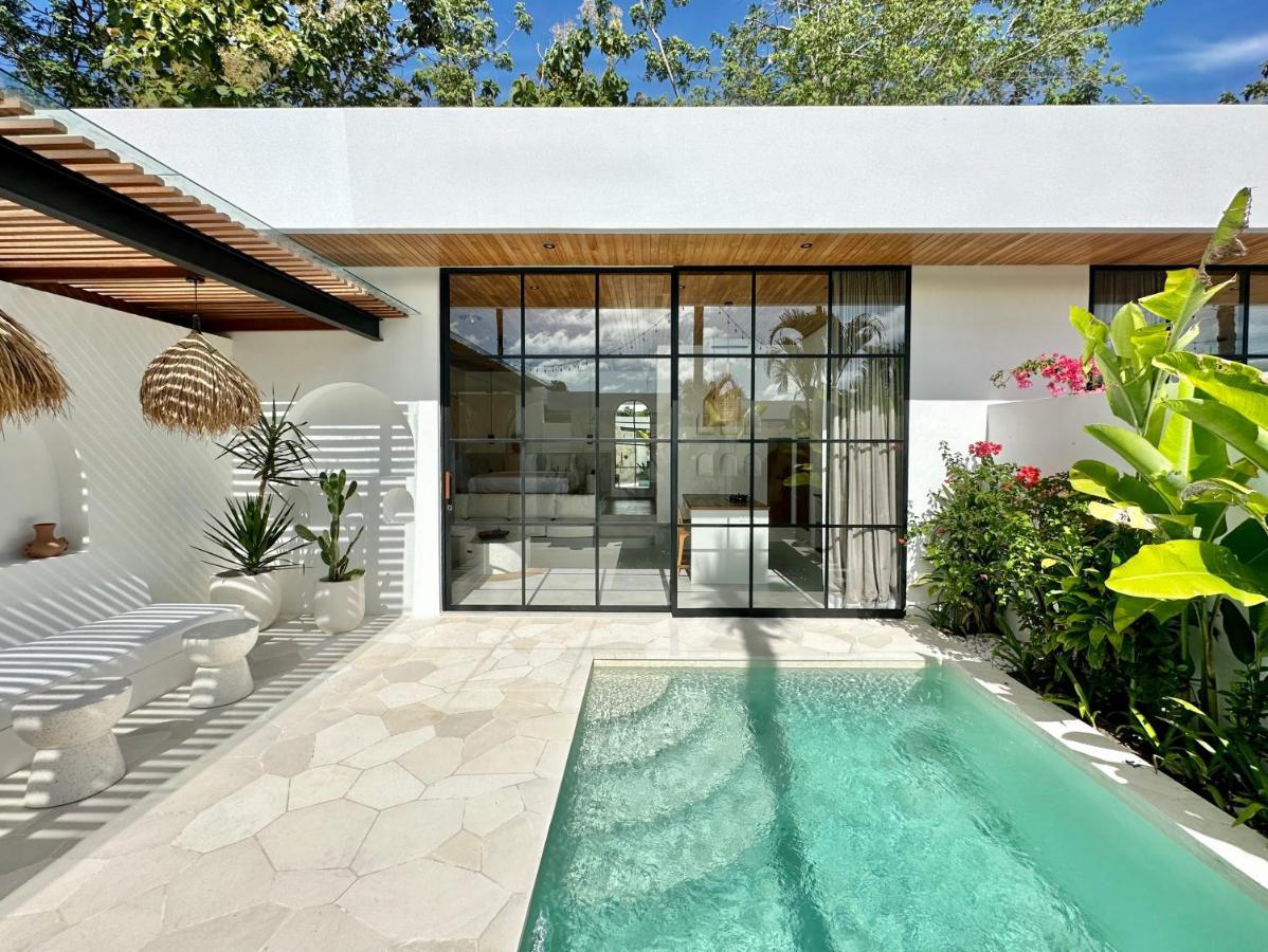 The Suites By The Young Villas Uluwatu Exterior foto