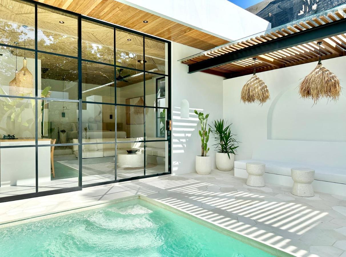 The Suites By The Young Villas Uluwatu Exterior foto