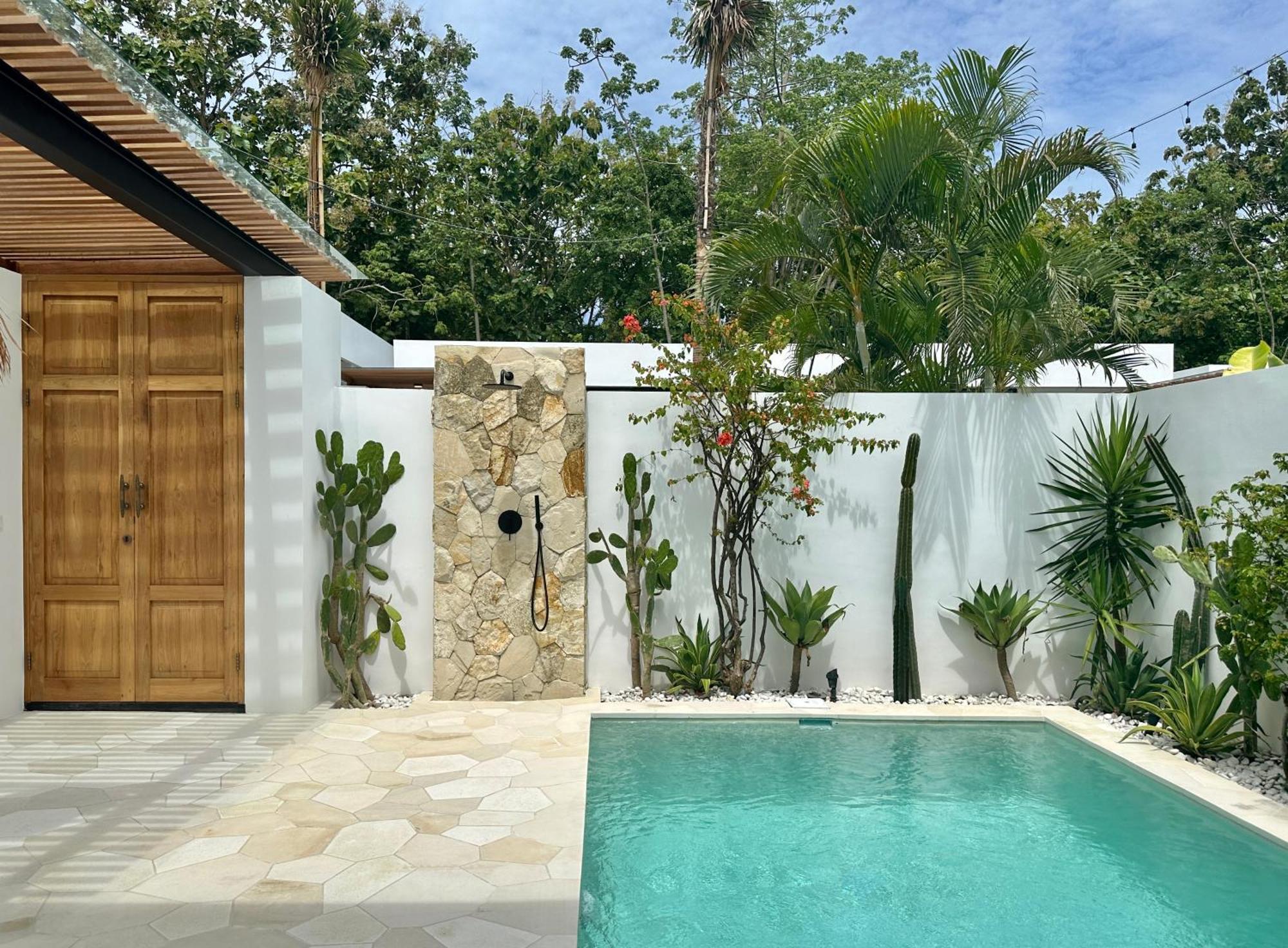 The Suites By The Young Villas Uluwatu Exterior foto